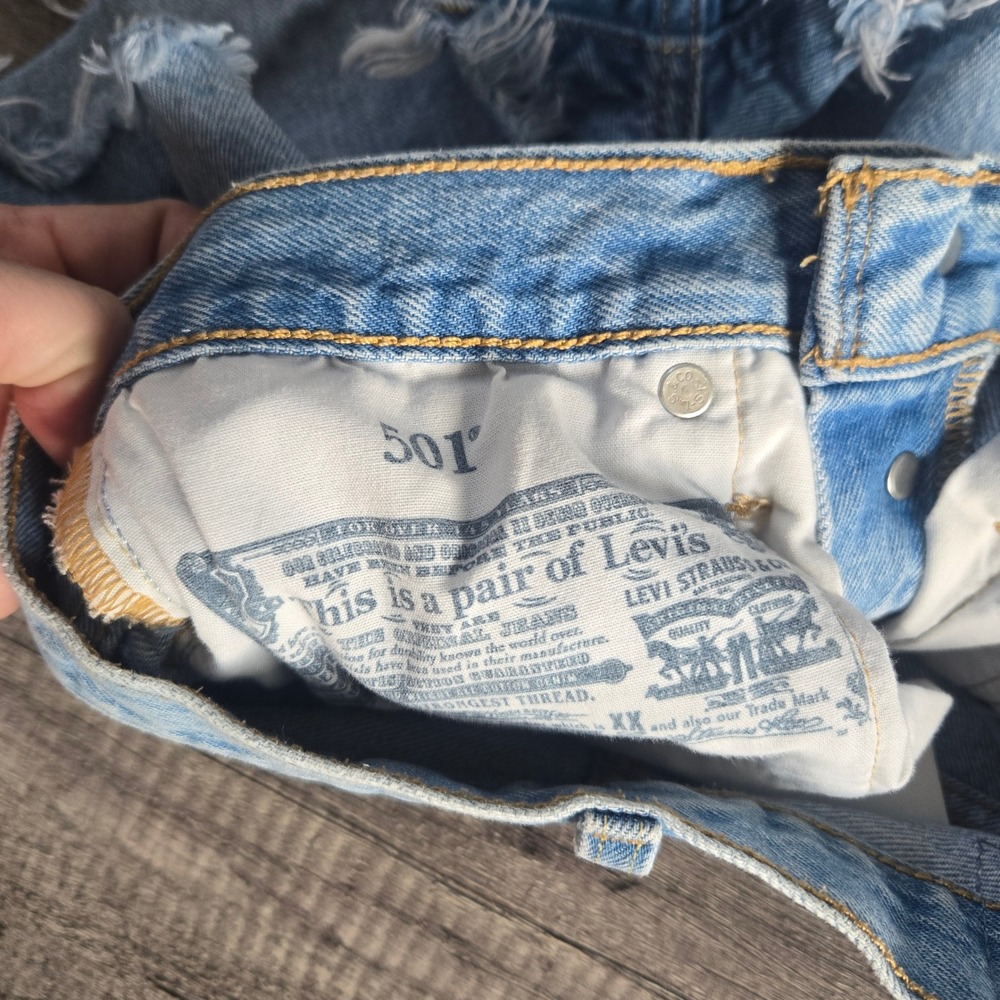 Levis 501 Original High Waisted Denim Cut Off Shorts Light Wash Blue W26 - Picture 7 of 10
